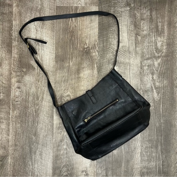 L.L. Bean Black Italian Leather Shoulder Bag - Picture 9 of 14